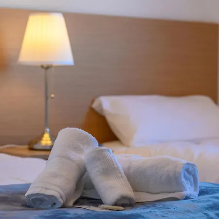 Casa Do Beco - Fabulous 3 Bedroom House With An Office, Seia, Serra Da Estrela בית נופש