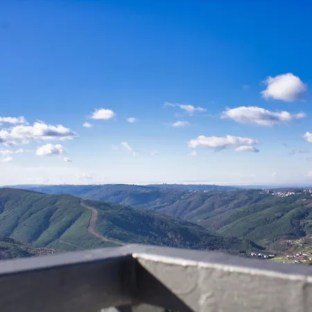 Casa Do Beco - Fabulous 3 Bedroom House With An Office, Seia, Serra Da Estrela בית נופש Lapa dos Dinheiros